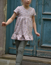 Lade das Bild in den Galerie-Viewer, Little flowers rose peach - Bio Jersey