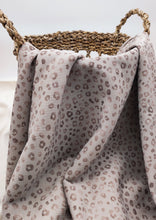 Afbeelding in Gallery-weergave laden, Bio Ribjersey "Baby Leo Taupe"