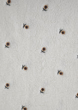 Afbeelding in Gallery-weergave laden, Teddy Stoff - Sonnenblumen gestickt