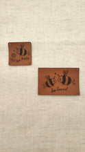 Charger l'image dans la galerie, Kunstlederlabel - bee happy