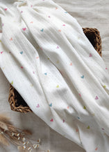 Lade das Bild in den Galerie-Viewer, Pointoille Stripes &amp; Dots - Feinstrickjersey - 'Herzen bunt'
