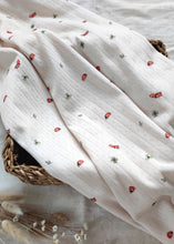 Lade das Bild in den Galerie-Viewer, Pointoille Stripes &amp; Dots - Feinstrickjersey - 'Marienkäferglück'
